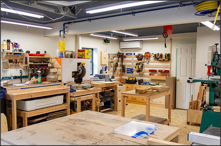 Space and Efficiency: Building a Folding Workbench with Thoughtful Plans