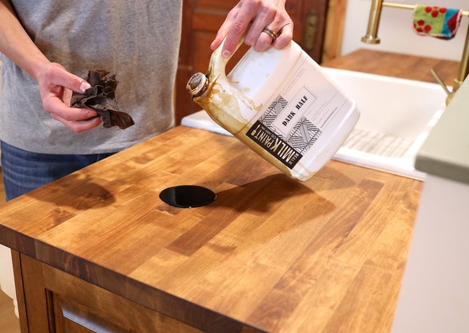 Preserving Organic Surfaces: Wood Lifecycle Management with Butcher Block Oil